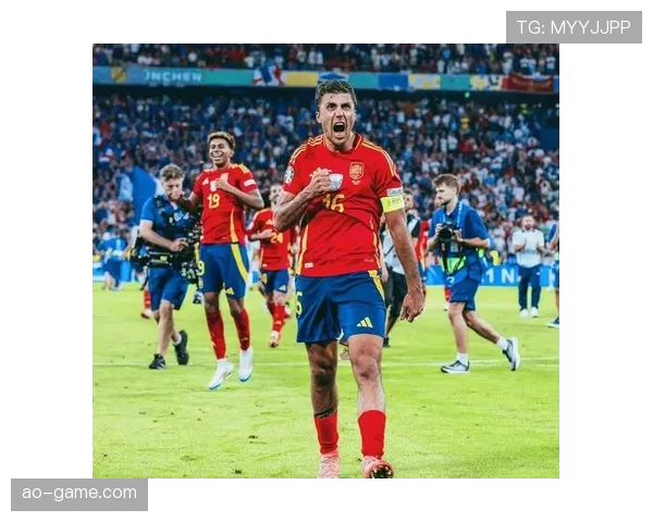 罗德里赛后与球迷亲切互动，展现高情商获广泛好评