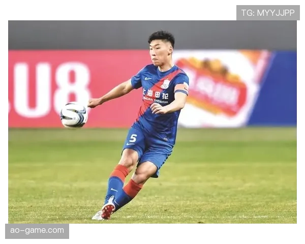 德甲冬窗开启：新星闪耀加盟，老将告别引关注