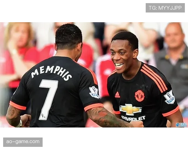 曼联复兴之路遭遇瓶颈：范加尔战术革命撕裂球员心态，豪门崛起与堕落之谜！