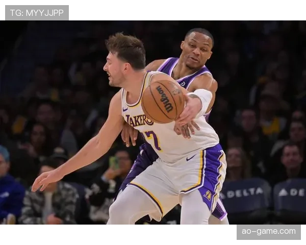 雷吉·米勒无球跑动影响湖人防守，提升三分命中效率明显