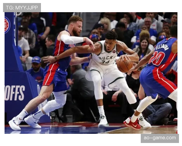 格里芬篮下强攻拉开空间提升季后赛得分效率